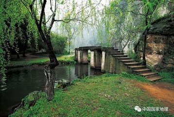 奉和虢州刘给事使君三堂新题二十一咏。竹径