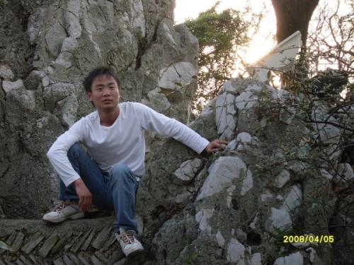 和酬泉南陈贤良见赠
