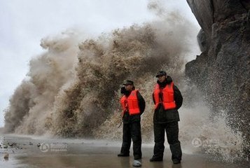 乙巳十月七日过黄河中流遇巨浪偶作