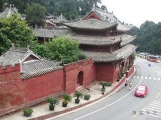谒梓潼张恶子庙