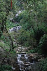 锺山有石故名