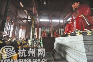 过陶岭有钱王井又三里有钱王石庵