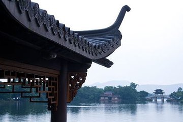点绛唇·背壁灯残