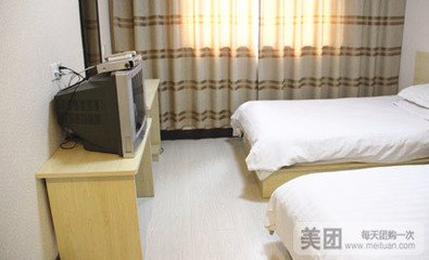 三月一日自松陵过华亭